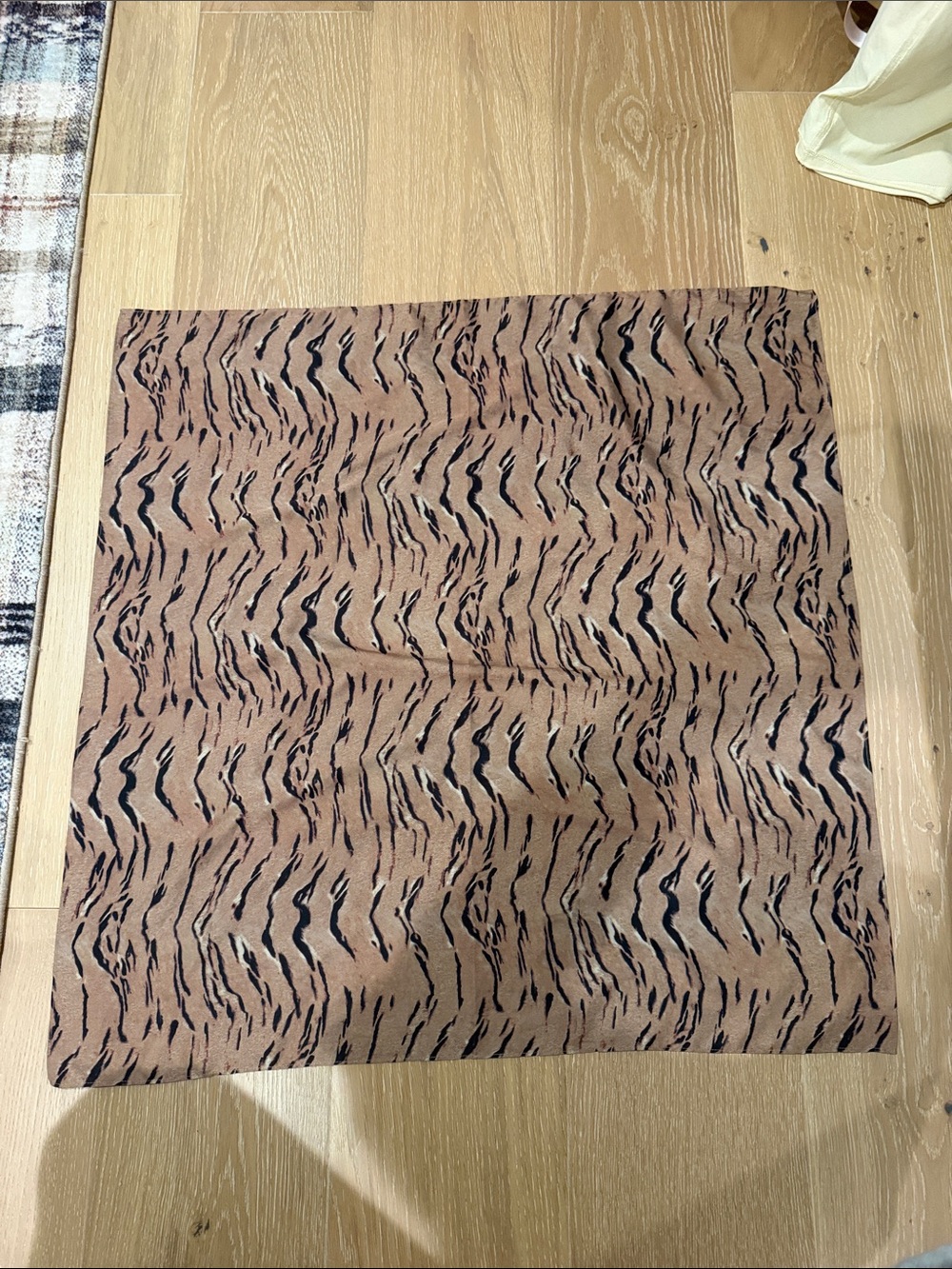 WeWoreWhat Brown and Black Tiger-Stripe Accent head scarf